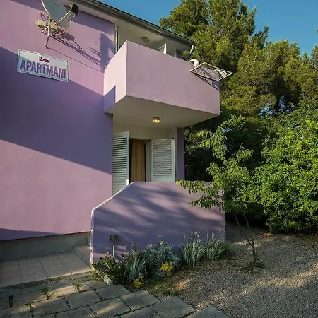 17772b Starigrad Paklenica