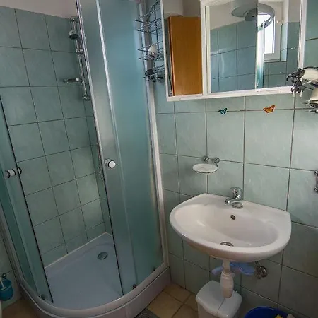 17772b Starigrad Paklenica