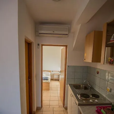 17772b Starigrad Paklenica